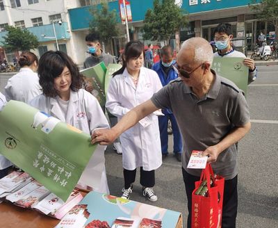 镇平县疾控中心积极开展全民营养周暨“5·20”中国学生营养日宣传活动，助力群众健康生活